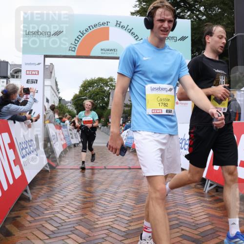 30.08.2026 - Blankeneser Heldenlauf Lena Gebhardt http://msf.ph/oto/10019146 30.08.2026 09:36:47 Ziel 1106, 1266, 1595, 1782, 3603, 3608, 3611, 3651, 3652 meine-sportfotos.de