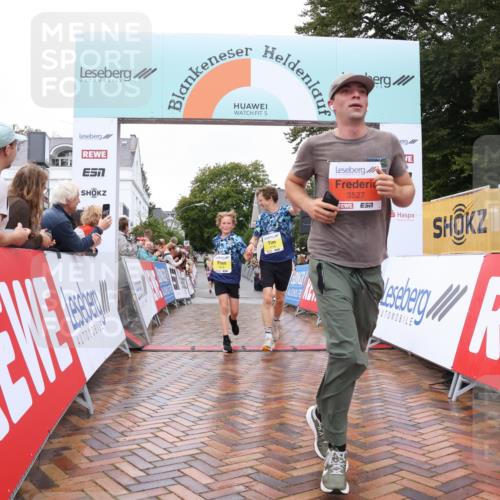 30.08.2026 - Blankeneser Heldenlauf Lena Gebhardt http://msf.ph/oto/10019187 30.08.2026 09:37:14 Ziel 1014, 1018, 1525, 3527 meine-sportfotos.de
