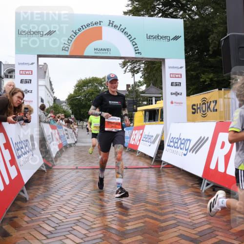 30.08.2026 - Blankeneser Heldenlauf Lena Gebhardt http://msf.ph/oto/10019221 30.08.2026 09:37:24 Ziel 1330, 1393, 1696, 3506, 3629 meine-sportfotos.de