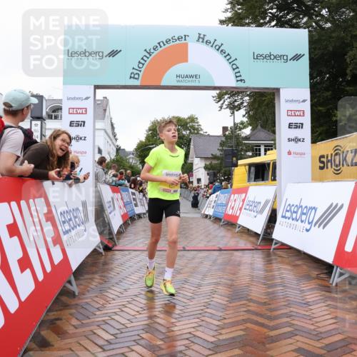 30.08.2026 - Blankeneser Heldenlauf Lena Gebhardt http://msf.ph/oto/10019229 30.08.2026 09:37:25 Ziel 1279, 1330, 1393, 1696, 3506, 3629 meine-sportfotos.de