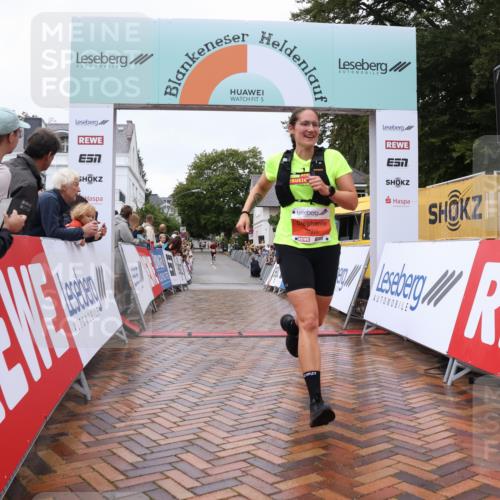 30.08.2026 - Blankeneser Heldenlauf Lena Gebhardt http://msf.ph/oto/10019294 30.08.2026 09:37:44 Ziel 1057, 1118, 1805, 3665 meine-sportfotos.de