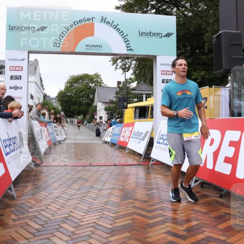 30.08.2026 - Blankeneser Heldenlauf Lena Gebhardt http://msf.ph/oto/10019300 30.08.2026 09:37:45 Ziel 1057, 1805, 3665 meine-sportfotos.de