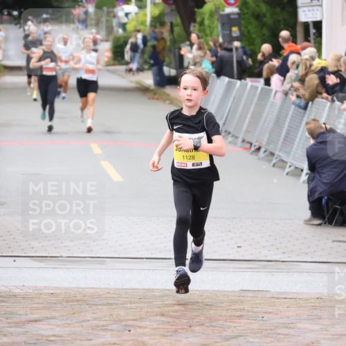 30.08.2026 - Blankeneser Heldenlauf Lena Gebhardt http://msf.ph/oto/10019316 30.08.2026 09:37:59 Ziel 1035, 1128 meine-sportfotos.de