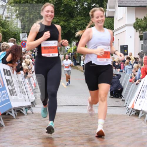 30.08.2026 - Blankeneser Heldenlauf Lena Gebhardt http://msf.ph/oto/10019338 30.08.2026 09:38:12 Ziel 3537, 3538 meine-sportfotos.de