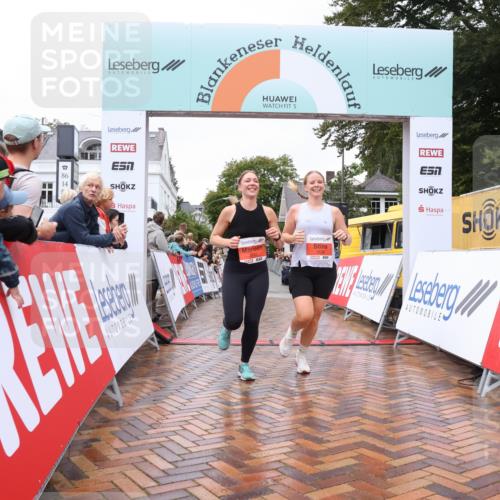 30.08.2026 - Blankeneser Heldenlauf Lena Gebhardt http://msf.ph/oto/10019343 30.08.2026 09:38:14 Ziel 3537, 3538 meine-sportfotos.de