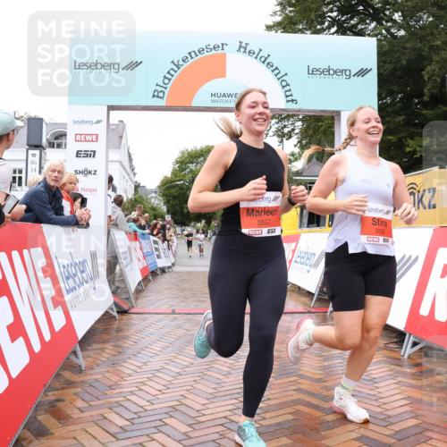 30.08.2026 - Blankeneser Heldenlauf Lena Gebhardt http://msf.ph/oto/10019348 30.08.2026 09:38:15 Ziel 3537, 3538 meine-sportfotos.de
