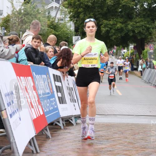 30.08.2026 - Blankeneser Heldenlauf Lena Gebhardt http://msf.ph/oto/10019363 30.08.2026 09:38:28 Ziel 1402, 3561, 3604 meine-sportfotos.de