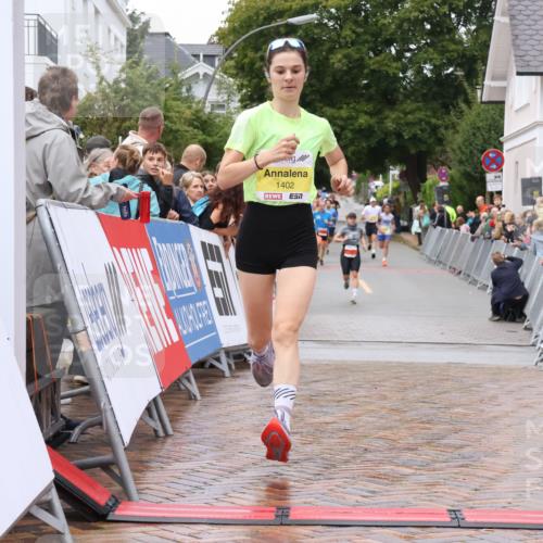 30.08.2026 - Blankeneser Heldenlauf Lena Gebhardt http://msf.ph/oto/10019365 30.08.2026 09:38:29 Ziel 1402, 3561, 3604 meine-sportfotos.de