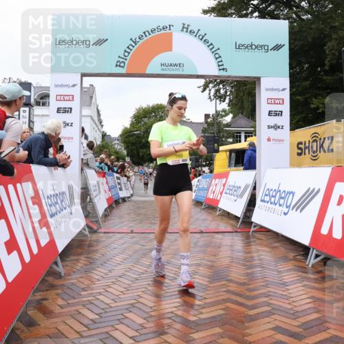 30.08.2026 - Blankeneser Heldenlauf Lena Gebhardt http://msf.ph/oto/10019371 30.08.2026 09:38:30 Ziel 1402, 3561, 3604 meine-sportfotos.de