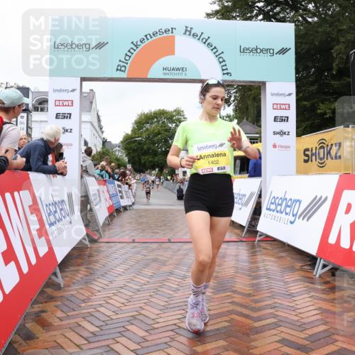 30.08.2026 - Blankeneser Heldenlauf Lena Gebhardt http://msf.ph/oto/10019373 30.08.2026 09:38:30 Ziel 1402, 3561, 3604 meine-sportfotos.de