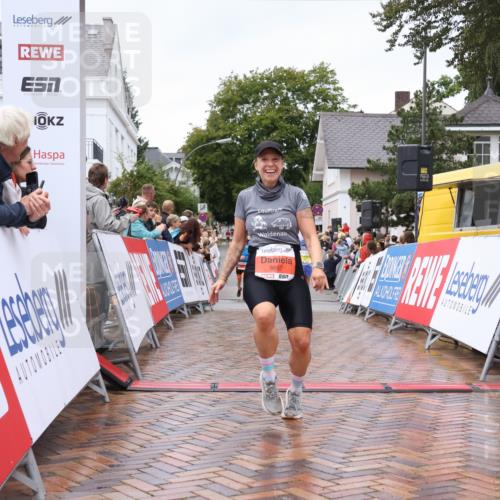 30.08.2026 - Blankeneser Heldenlauf Lena Gebhardt http://msf.ph/oto/10019378 30.08.2026 09:38:37 Ziel 1402, 1456, 3697 meine-sportfotos.de