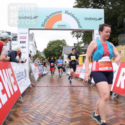 30.08.2026 - Blankeneser Heldenlauf Lena Gebhardt http://msf.ph/oto/10019510 30.08.2026 09:39:27 Ziel 1336, 1745, 1781, 3507, 3523, 3709 meine-sportfotos.de
