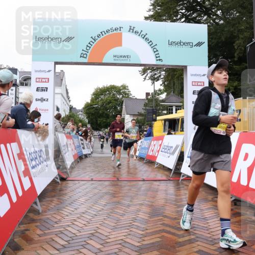 30.08.2026 - Blankeneser Heldenlauf Lena Gebhardt http://msf.ph/oto/10019605 30.08.2026 09:40:05 Ziel 1044, 1206, 1588, 1589, 1672, 3588, 3635 meine-sportfotos.de