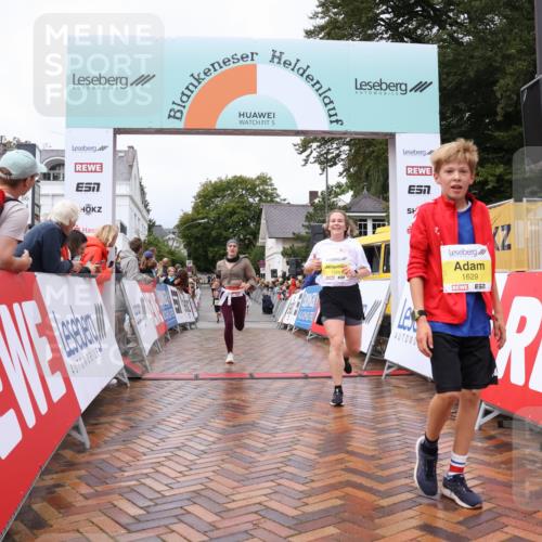 30.08.2026 - Blankeneser Heldenlauf Lena Gebhardt http://msf.ph/oto/10019786 30.08.2026 09:41:25 Ziel 1629, 1666, 1702, 1784, 3552, 3615, 3677, 3715, 3725 meine-sportfotos.de