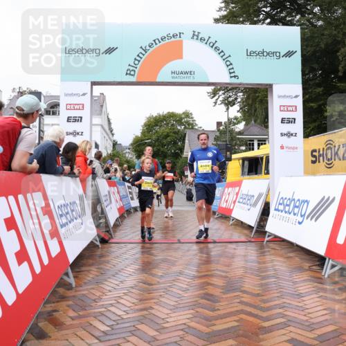 30.08.2026 - Blankeneser Heldenlauf Lena Gebhardt http://msf.ph/oto/10019808 30.08.2026 09:41:31 Ziel 1368, 1369, 1523, 1666, 3501, 3677, 3725 meine-sportfotos.de
