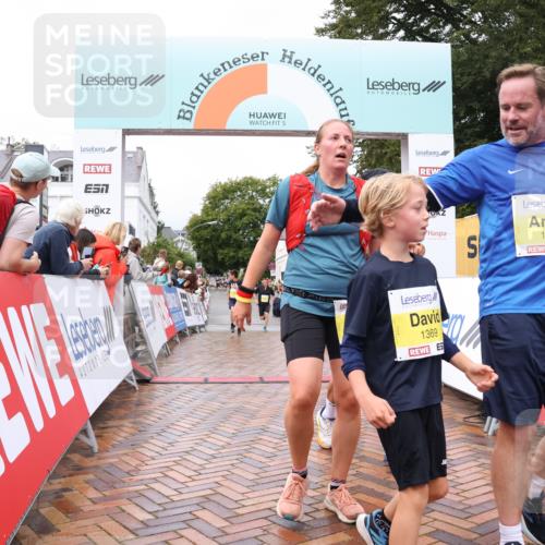 30.08.2026 - Blankeneser Heldenlauf Lena Gebhardt http://msf.ph/oto/10019820 30.08.2026 09:41:34 Ziel 1368, 1369, 1421, 1523, 1531, 1604, 3501, 3725 meine-sportfotos.de