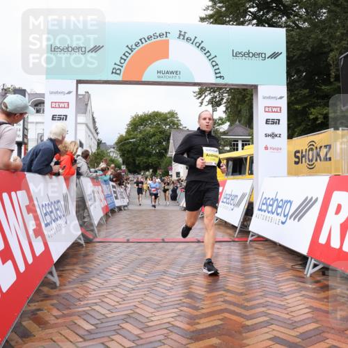 30.08.2026 - Blankeneser Heldenlauf Lena Gebhardt http://msf.ph/oto/10019857 30.08.2026 09:41:50 Ziel 1105, 1165, 3505 meine-sportfotos.de