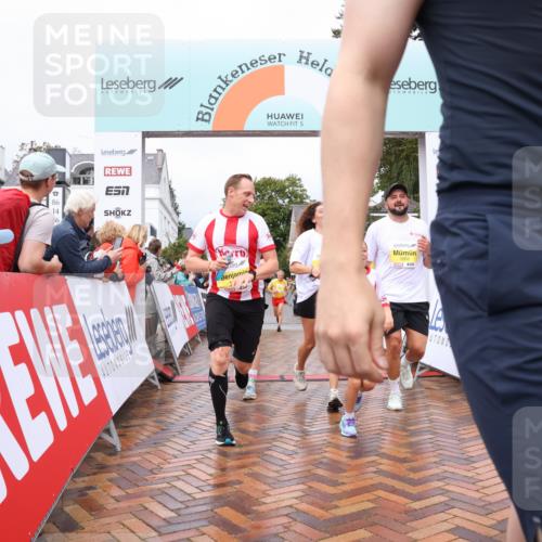 30.08.2026 - Blankeneser Heldenlauf Lena Gebhardt http://msf.ph/oto/10019895 30.08.2026 09:42:00 Ziel 1002, 1003, 1016, 1036, 1048, 1312, 1564, 1567, 1699, 1716, 1769, 3505, 3678, 3680, 3736 meine-sportfotos.de