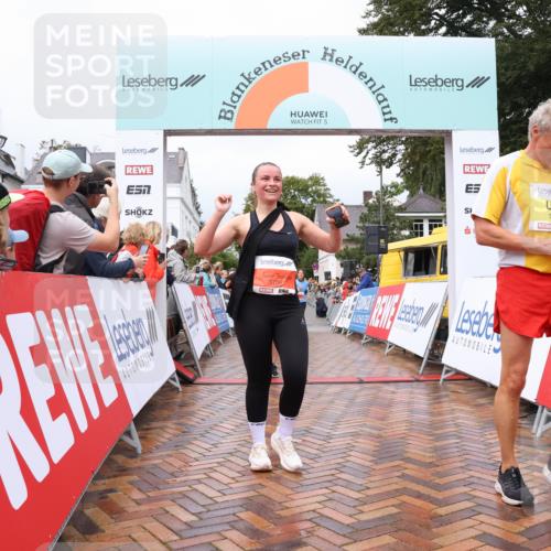 30.08.2026 - Blankeneser Heldenlauf Lena Gebhardt http://msf.ph/oto/10019911 30.08.2026 09:42:05 Ziel 1002, 1003, 1016, 1036, 1048, 1063, 1564, 1567, 1716, 1769, 3678, 3680, 3700, 3736 meine-sportfotos.de