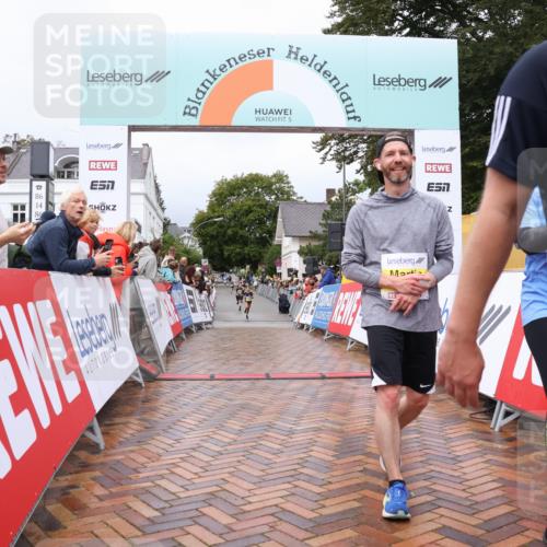 30.08.2026 - Blankeneser Heldenlauf Lena Gebhardt http://msf.ph/oto/10019926 30.08.2026 09:42:10 Ziel 1048, 1063, 1716, 3700, 3736 meine-sportfotos.de