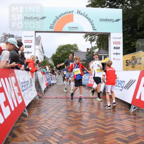 30.08.2026 - Blankeneser Heldenlauf Lena Gebhardt http://msf.ph/oto/10020066 30.08.2026 09:42:50 Ziel 1219, 1255, 1631, 1632, 1652, 1653 meine-sportfotos.de