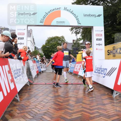 30.08.2026 - Blankeneser Heldenlauf Lena Gebhardt http://msf.ph/oto/10020068 30.08.2026 09:42:51 Ziel 1219, 1255, 1631, 1632, 1652, 1653 meine-sportfotos.de