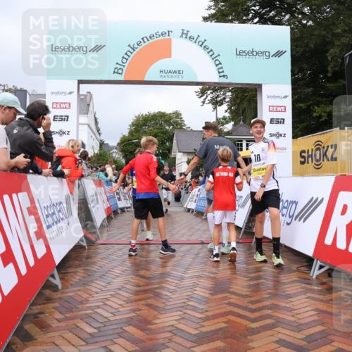 30.08.2026 - Blankeneser Heldenlauf Lena Gebhardt http://msf.ph/oto/10020073 30.08.2026 09:42:52 Ziel 1219, 1255, 1631, 1632, 1652, 1653 meine-sportfotos.de