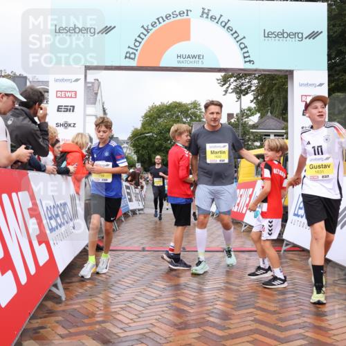 30.08.2026 - Blankeneser Heldenlauf Lena Gebhardt http://msf.ph/oto/10020077 30.08.2026 09:42:52 Ziel 1219, 1255, 1631, 1632, 1652, 1653 meine-sportfotos.de