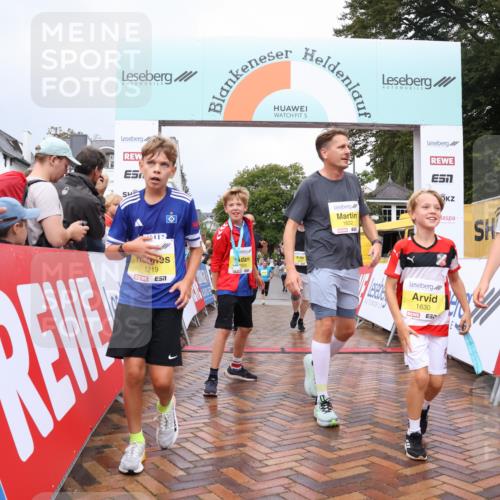 30.08.2026 - Blankeneser Heldenlauf Lena Gebhardt http://msf.ph/oto/10020082 30.08.2026 09:42:53 Ziel 1084, 1219, 1255, 1631, 1632, 1652, 1653 meine-sportfotos.de
