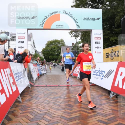 30.08.2026 - Blankeneser Heldenlauf Lena Gebhardt http://msf.ph/oto/10020186 30.08.2026 09:43:24 Ziel 1129, 1209, 1210, 1425, 1624, 1663 meine-sportfotos.de
