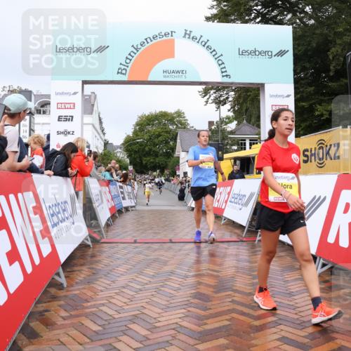 30.08.2026 - Blankeneser Heldenlauf Lena Gebhardt http://msf.ph/oto/10020189 30.08.2026 09:43:24 Ziel 1129, 1209, 1210, 1425, 1624, 1663 meine-sportfotos.de