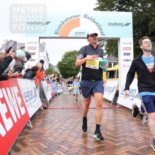30.08.2026 - Blankeneser Heldenlauf Lena Gebhardt http://msf.ph/oto/10020214 30.08.2026 09:43:35 Ziel 1039, 1360, 1361, 1661, 1796, 3597 meine-sportfotos.de