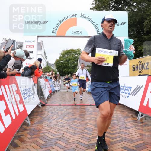 30.08.2026 - Blankeneser Heldenlauf Lena Gebhardt http://msf.ph/oto/10020216 30.08.2026 09:43:35 Ziel 1039, 1360, 1361, 1661, 1796, 3597 meine-sportfotos.de