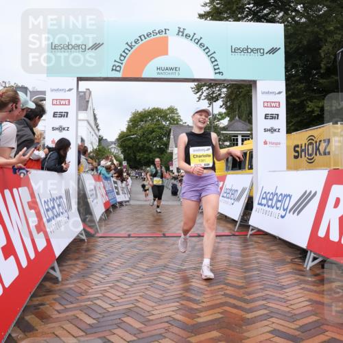 30.08.2026 - Blankeneser Heldenlauf Lena Gebhardt http://msf.ph/oto/10020302 30.08.2026 09:43:59 Ziel 1061, 1184, 1381, 1397, 1461, 1513, 1738 meine-sportfotos.de
