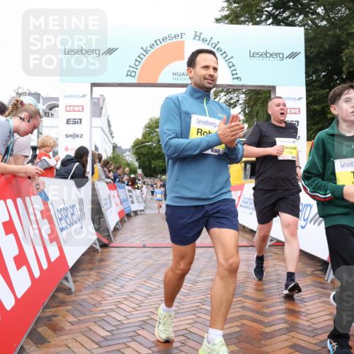 30.08.2026 - Blankeneser Heldenlauf Lena Gebhardt http://msf.ph/oto/10020379 30.08.2026 09:44:21 Ziel 1095, 1096, 1182, 1304, 1491, 1613, 1650, 1756 meine-sportfotos.de