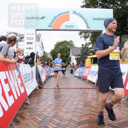 30.08.2026 - Blankeneser Heldenlauf Lena Gebhardt http://msf.ph/oto/10020397 30.08.2026 09:44:25 Ziel 1024, 1095, 1096, 1182, 1304, 1613, 1650, 1756 meine-sportfotos.de