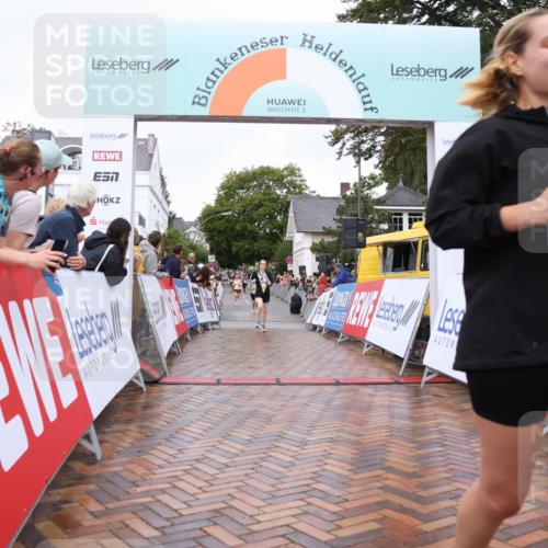 30.08.2026 - Blankeneser Heldenlauf Lena Gebhardt http://msf.ph/oto/10020454 30.08.2026 09:44:38 Ziel 1216, 1475, 1497, 1625, 3659, 3660 meine-sportfotos.de