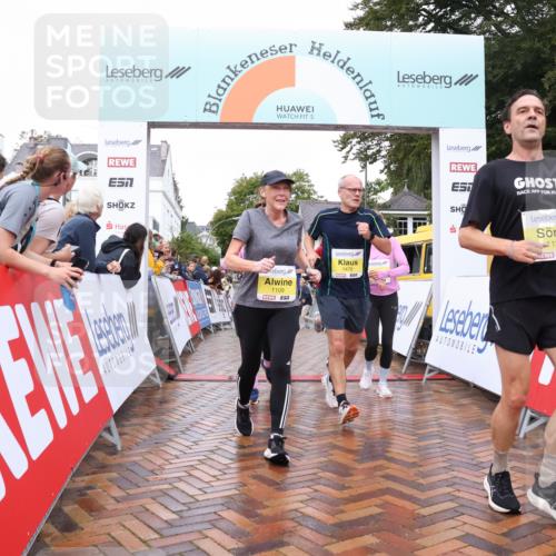 30.08.2026 - Blankeneser Heldenlauf Lena Gebhardt http://msf.ph/oto/10020520 30.08.2026 09:44:58 Ziel 1026, 1109, 1131, 1139, 1187, 1319, 1414, 1478, 1581, 1806, 1807, 3539, 3701 meine-sportfotos.de