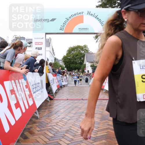 30.08.2026 - Blankeneser Heldenlauf Lena Gebhardt http://msf.ph/oto/10020552 30.08.2026 09:45:06 Ziel 1026, 1131, 1414, 1648, 3539, 3545, 3701 meine-sportfotos.de