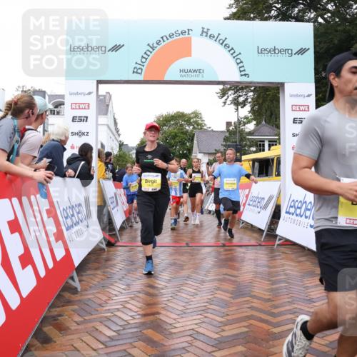 30.08.2026 - Blankeneser Heldenlauf Lena Gebhardt http://msf.ph/oto/10020626 30.08.2026 09:45:30 Ziel 1056, 1117, 1185, 1199, 1204, 1354, 1379, 1419, 1420, 1455, 1608, 1710, 1754, 1764, 3625 meine-sportfotos.de