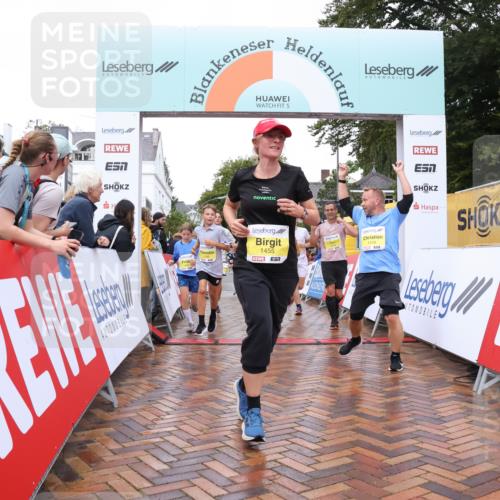 30.08.2026 - Blankeneser Heldenlauf Lena Gebhardt http://msf.ph/oto/10020628 30.08.2026 09:45:30 Ziel 1056, 1117, 1185, 1199, 1204, 1354, 1379, 1419, 1420, 1455, 1608, 1710, 1754, 1764, 3625 meine-sportfotos.de