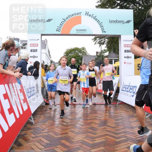 30.08.2026 - Blankeneser Heldenlauf Lena Gebhardt http://msf.ph/oto/10020632 30.08.2026 09:45:31 Ziel 1056, 1117, 1185, 1199, 1204, 1354, 1379, 1419, 1420, 1455, 1600, 1608, 1710, 1754, 1764, 3625 meine-sportfotos.de