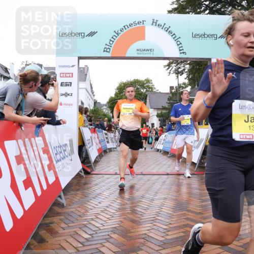 30.08.2026 - Blankeneser Heldenlauf Lena Gebhardt http://msf.ph/oto/10020721 30.08.2026 09:45:57 Ziel 1164, 1176, 1191, 1231, 1346, 1596, 1690 meine-sportfotos.de