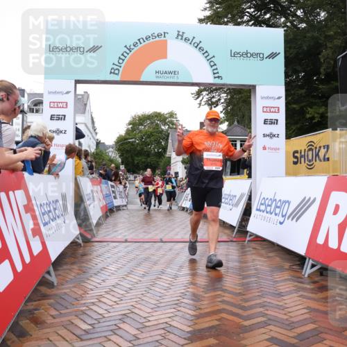 30.08.2026 - Blankeneser Heldenlauf Lena Gebhardt http://msf.ph/oto/10020756 30.08.2026 09:46:16 Ziel 1143, 1218, 1271, 1283, 1299, 1483, 1584, 3716 meine-sportfotos.de