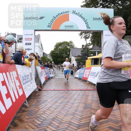 30.08.2026 - Blankeneser Heldenlauf Lena Gebhardt http://msf.ph/oto/10020821 30.08.2026 09:46:34 Ziel 1037, 1238, 1261, 1277 meine-sportfotos.de