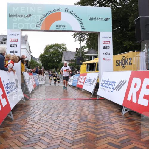 30.08.2026 - Blankeneser Heldenlauf Lena Gebhardt http://msf.ph/oto/10020844 30.08.2026 09:46:43 Ziel 1572, 1582, 3718 meine-sportfotos.de