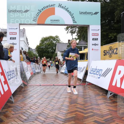 30.08.2026 - Blankeneser Heldenlauf Lena Gebhardt http://msf.ph/oto/10020924 30.08.2026 09:47:09 Ziel 1153, 1609, 1723, 1724 meine-sportfotos.de