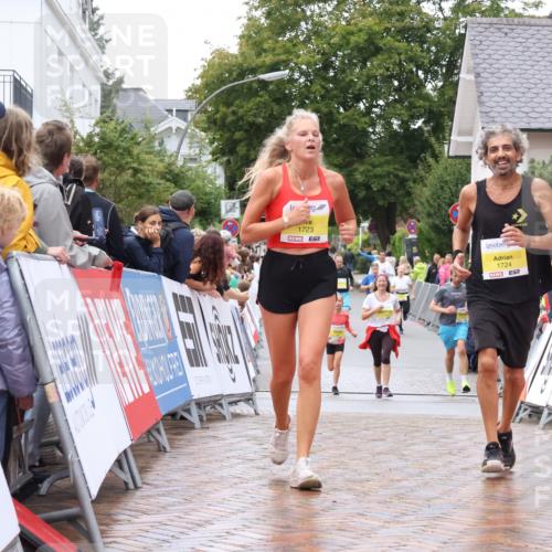 30.08.2026 - Blankeneser Heldenlauf Lena Gebhardt http://msf.ph/oto/10020930 30.08.2026 09:47:11 Ziel 1609, 1723, 1724 meine-sportfotos.de