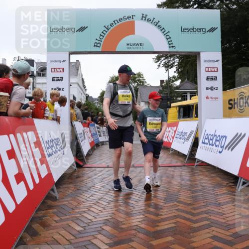 30.08.2026 - Blankeneser Heldenlauf Lena Gebhardt http://msf.ph/oto/10021018 30.08.2026 09:47:33 Ziel 1175, 1252, 1459, 1460, 3546 meine-sportfotos.de