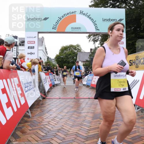 30.08.2026 - Blankeneser Heldenlauf Lena Gebhardt http://msf.ph/oto/10021152 30.08.2026 09:48:14 Ziel 1004, 1005, 1091, 1171, 1249, 1359, 1594, 1605, 1606, 1794 meine-sportfotos.de